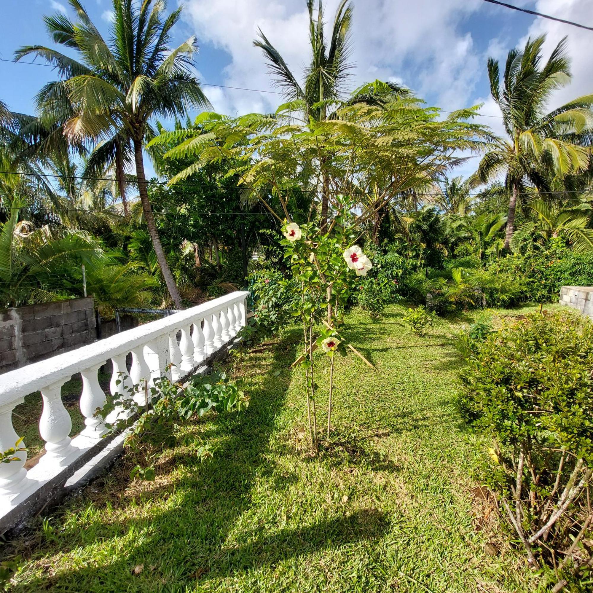 L Eden De L Est Villa Sainte-Rose Kamer foto